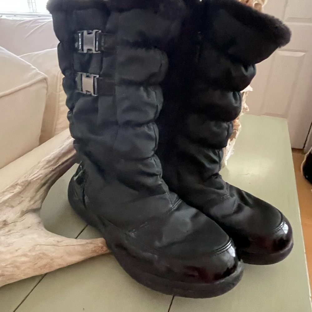 TOTES woman’s black rain boots size 9.5 waterproof side buckle and